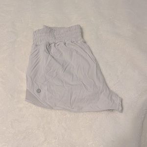 lululemon high rise hotty hot shorts 2.5 white